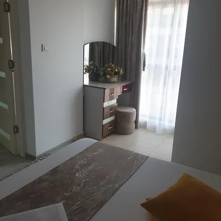 Razvan Apartment Saturn